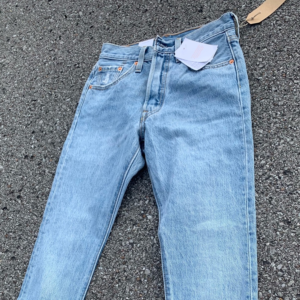 BRAND NEW Authentic Levi Jeans (light wash)